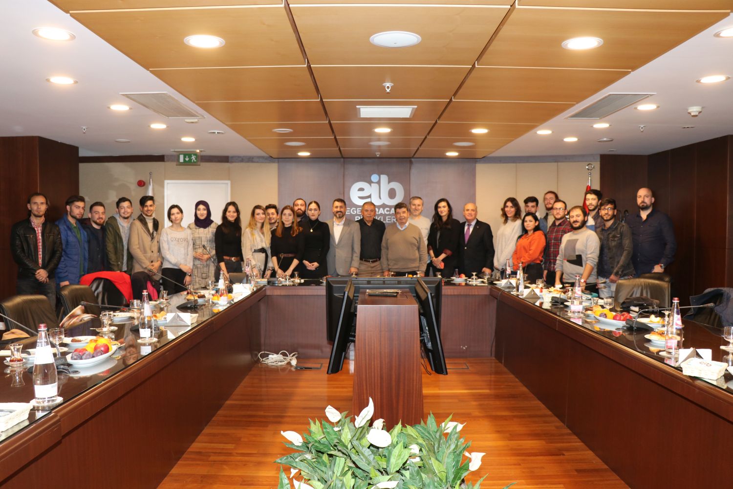 Mobilya sektörünün genç Egeli temsilcileri sanayicilerle