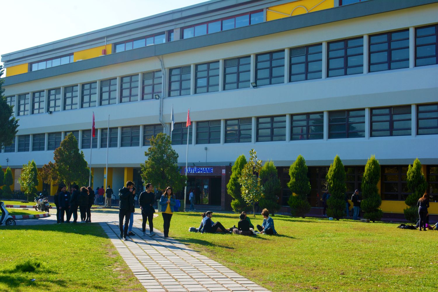 EÜ Merkez Kütüphanesi, öğrenciler için bir yaşam merkezi