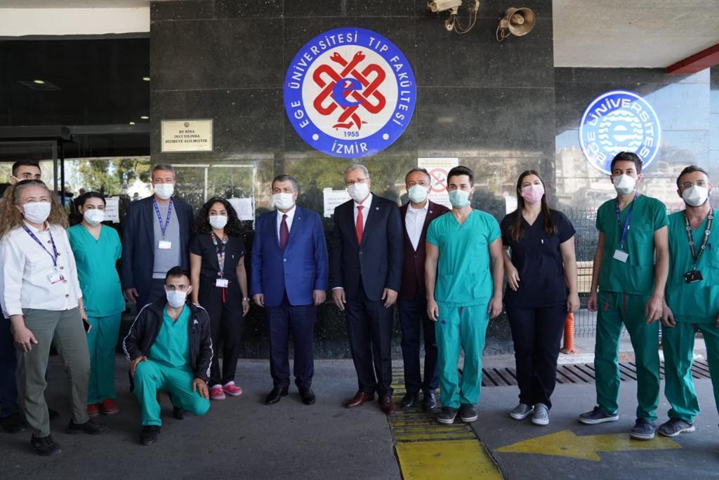 Bakan Koca’dan Egeli Sağlık Çalışanlarına Teşekkür