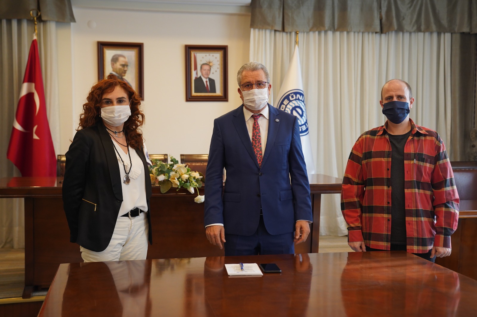 Egeli akademisyen Kasaplar’ın “Zorunda” filmi yarışmalardan ödülle döndü