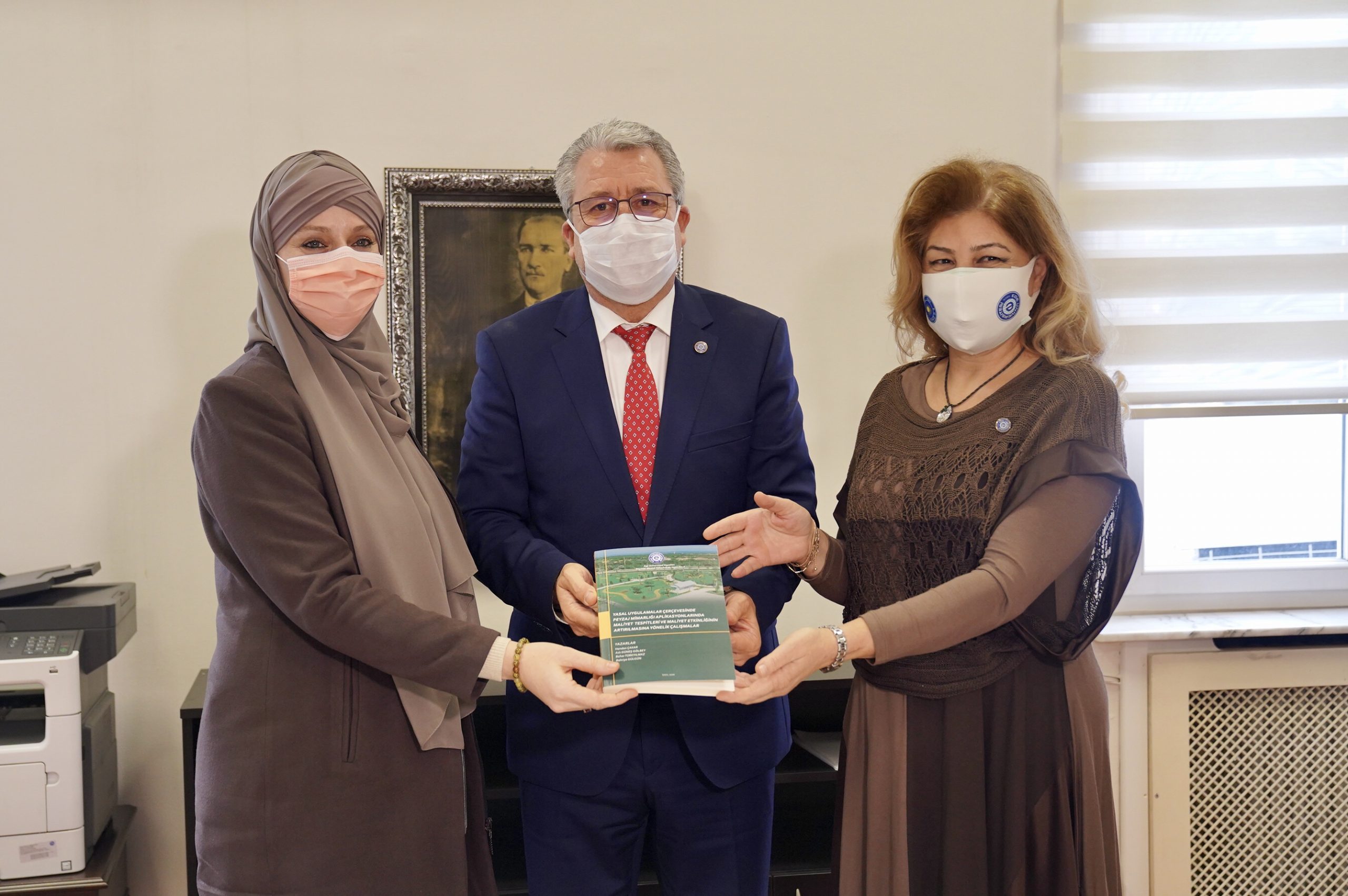Peyzaj mimarlığı ve peyzaj teknikerliği öğrencilerine kaynak oluşturacak kitap