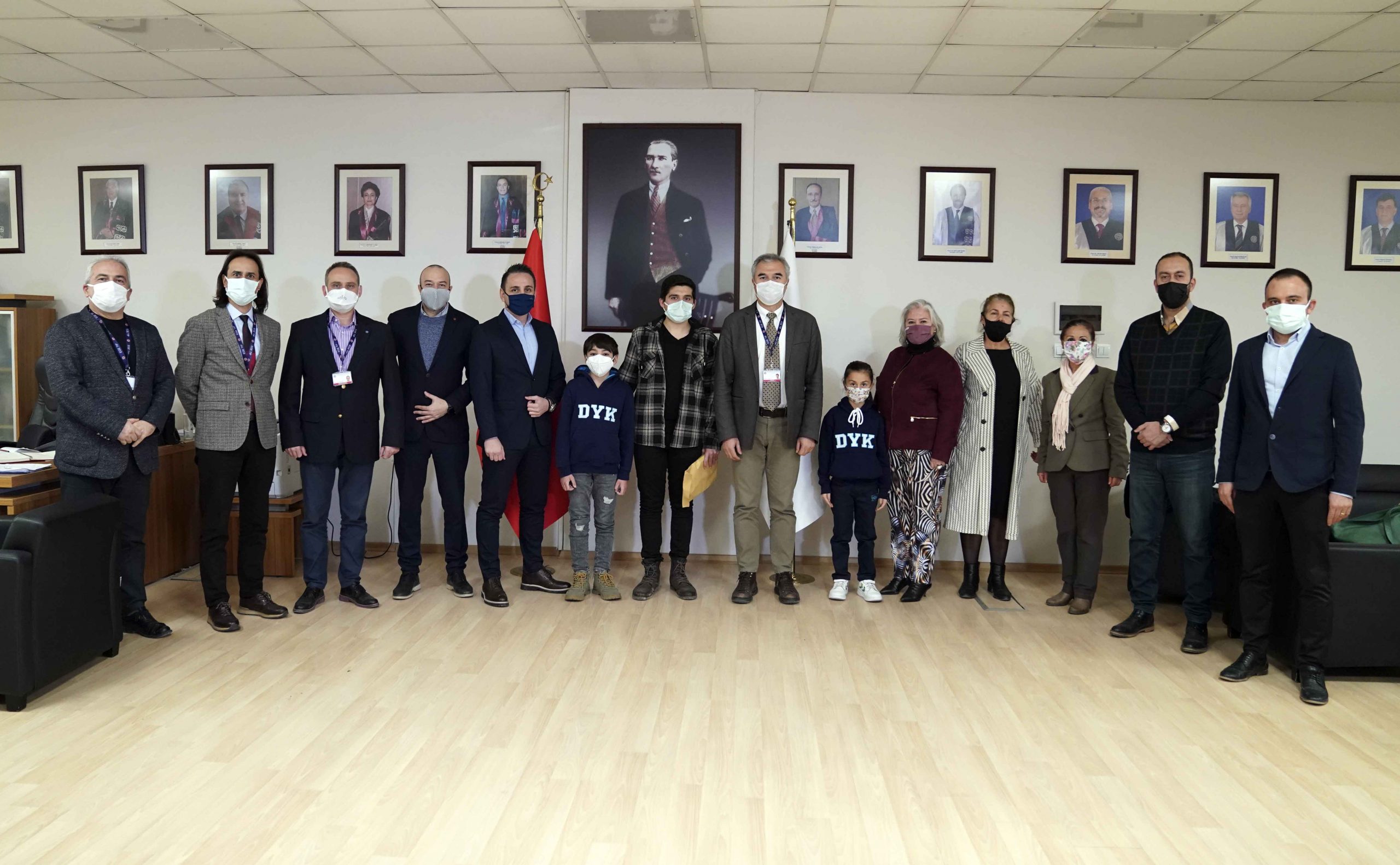 Minik öğrencilerden Egeli sağlık çalışanlarına mektup