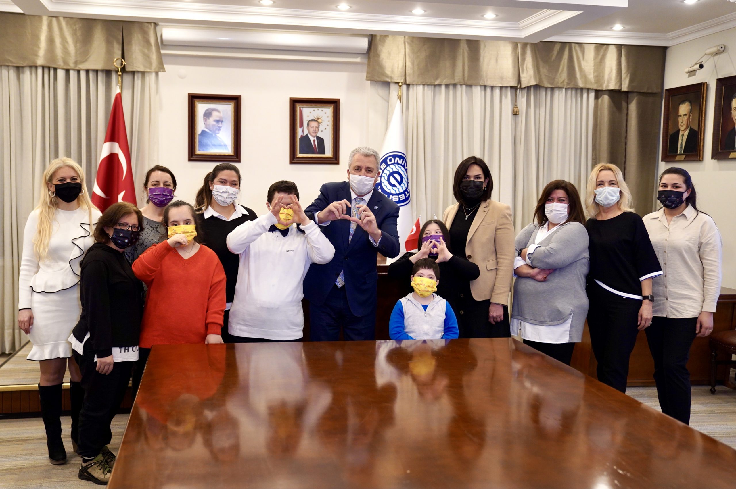 Rektör Budak, Down Sendromlu çocukları makamında ağırladı