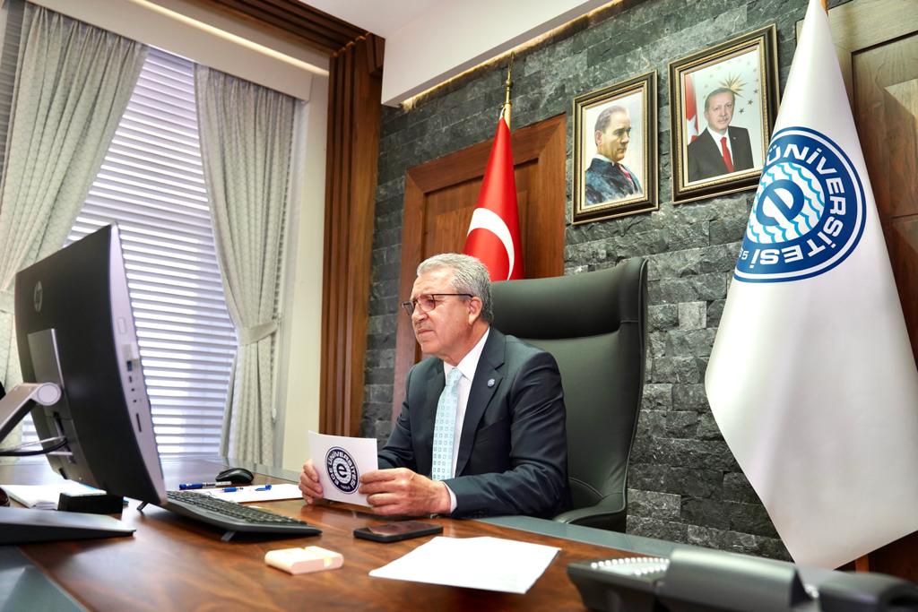 Rektör Budak “Ebelik, sağlıklı bir toplum inşasının vazgeçilmez unsurudur”