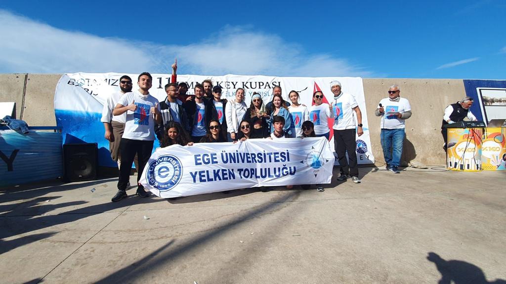 Egeli yelkenciler madalyaları topladı