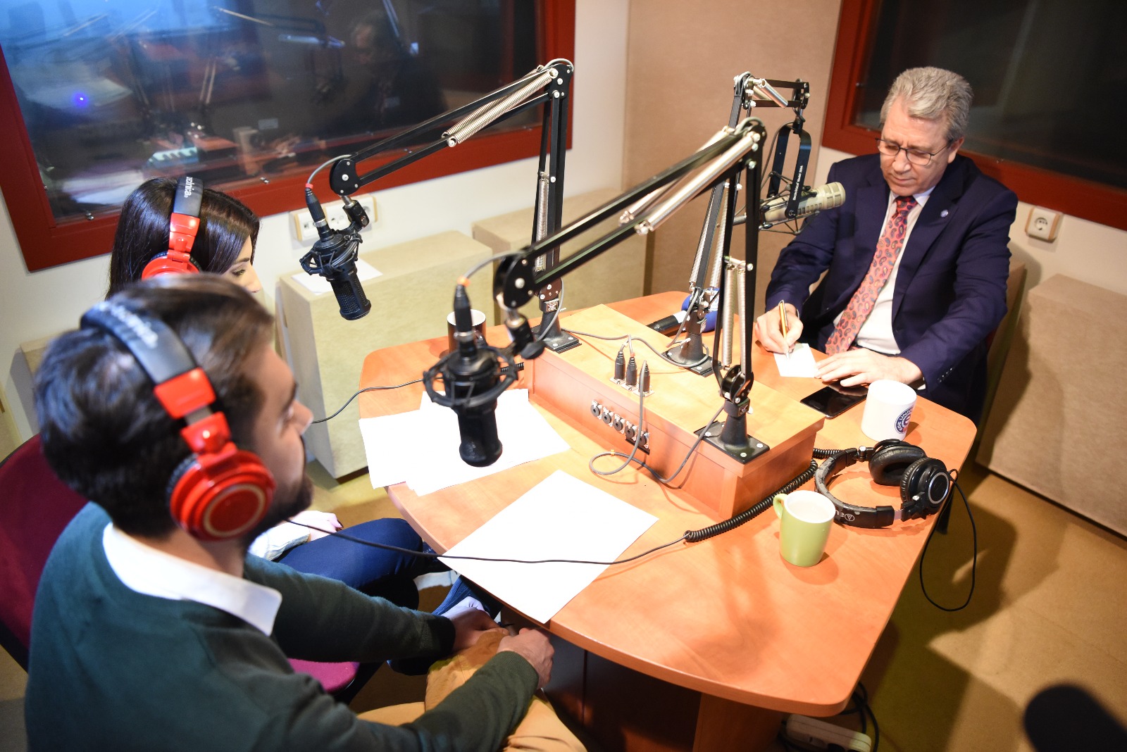 Prof. Dr. Budak, “Teknoloji ne kadar gelişirse gelişsin radyo varlığını sürdürecek”