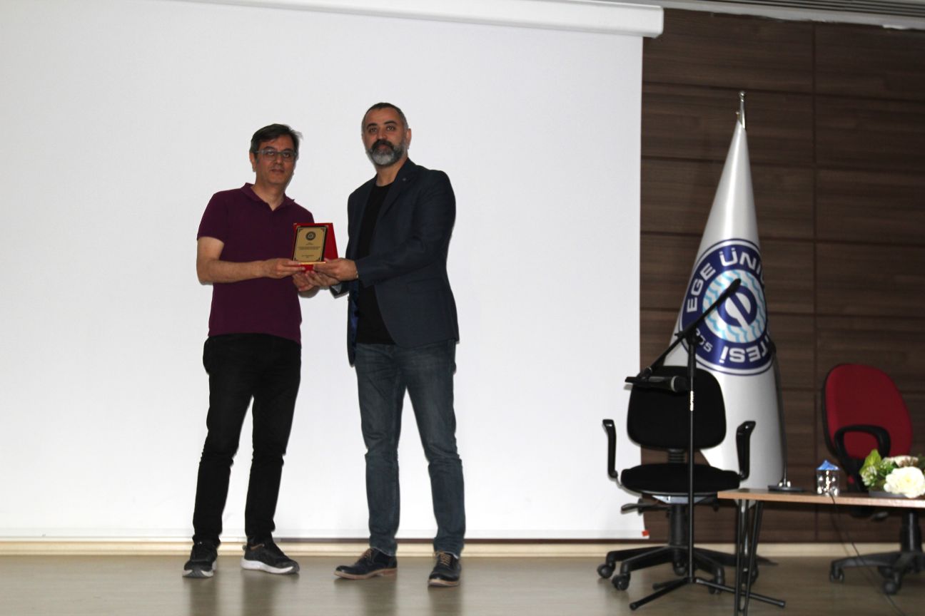 Yazar Ahmet Büke Ege Üniversitesine konuk oldu