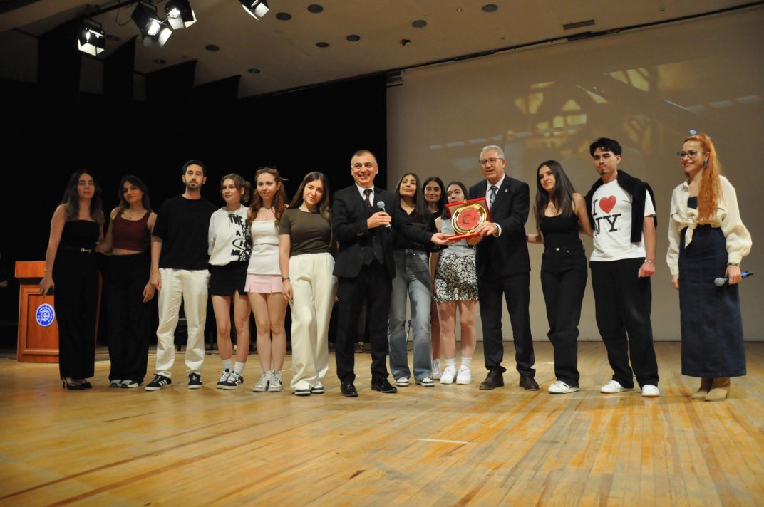 EÜ “Altın Kariyer Buluşması” sanat ve vefayı bir araya getirdi