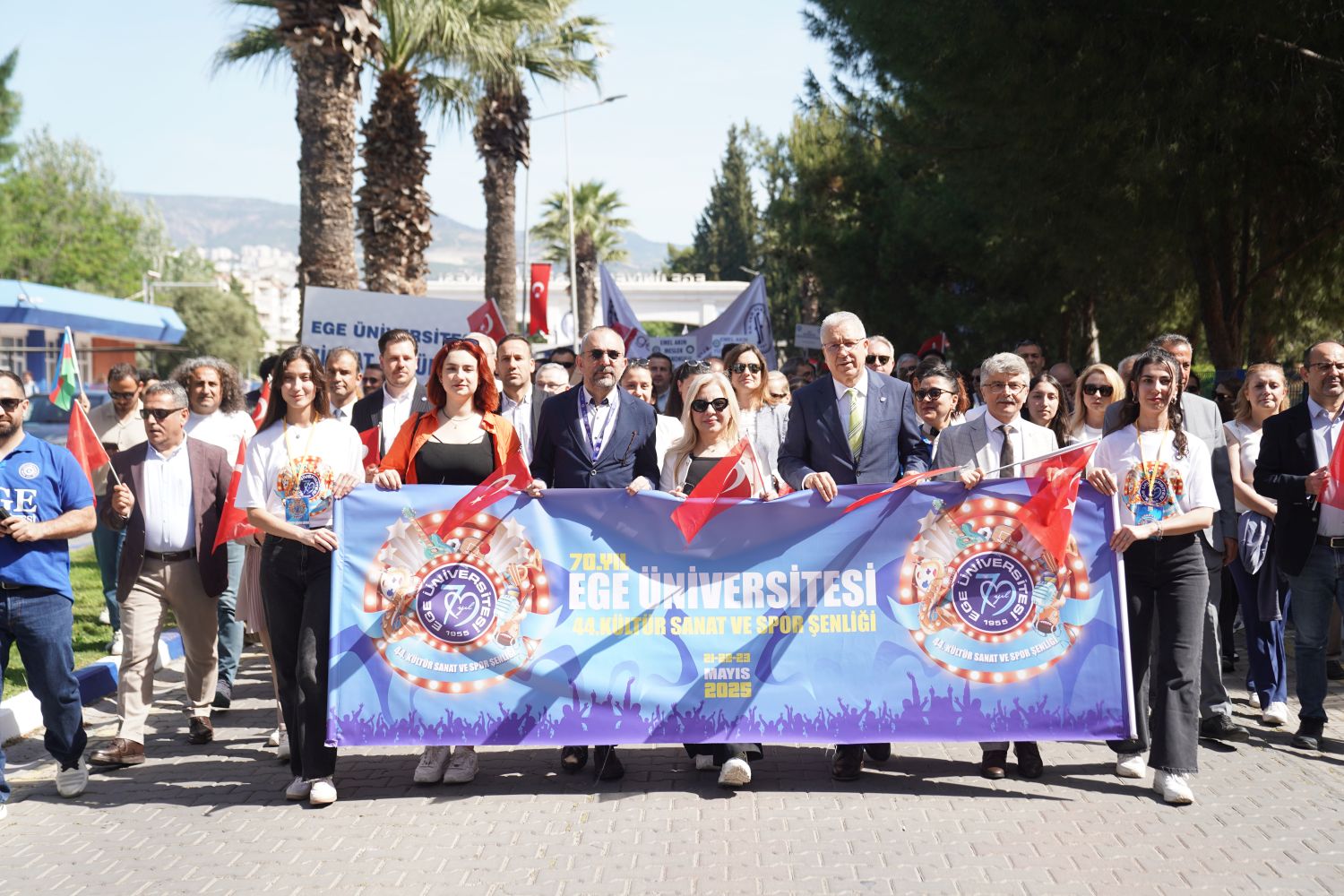 Ege Üniversitesinde bahar şenliği ateşi yakıldı