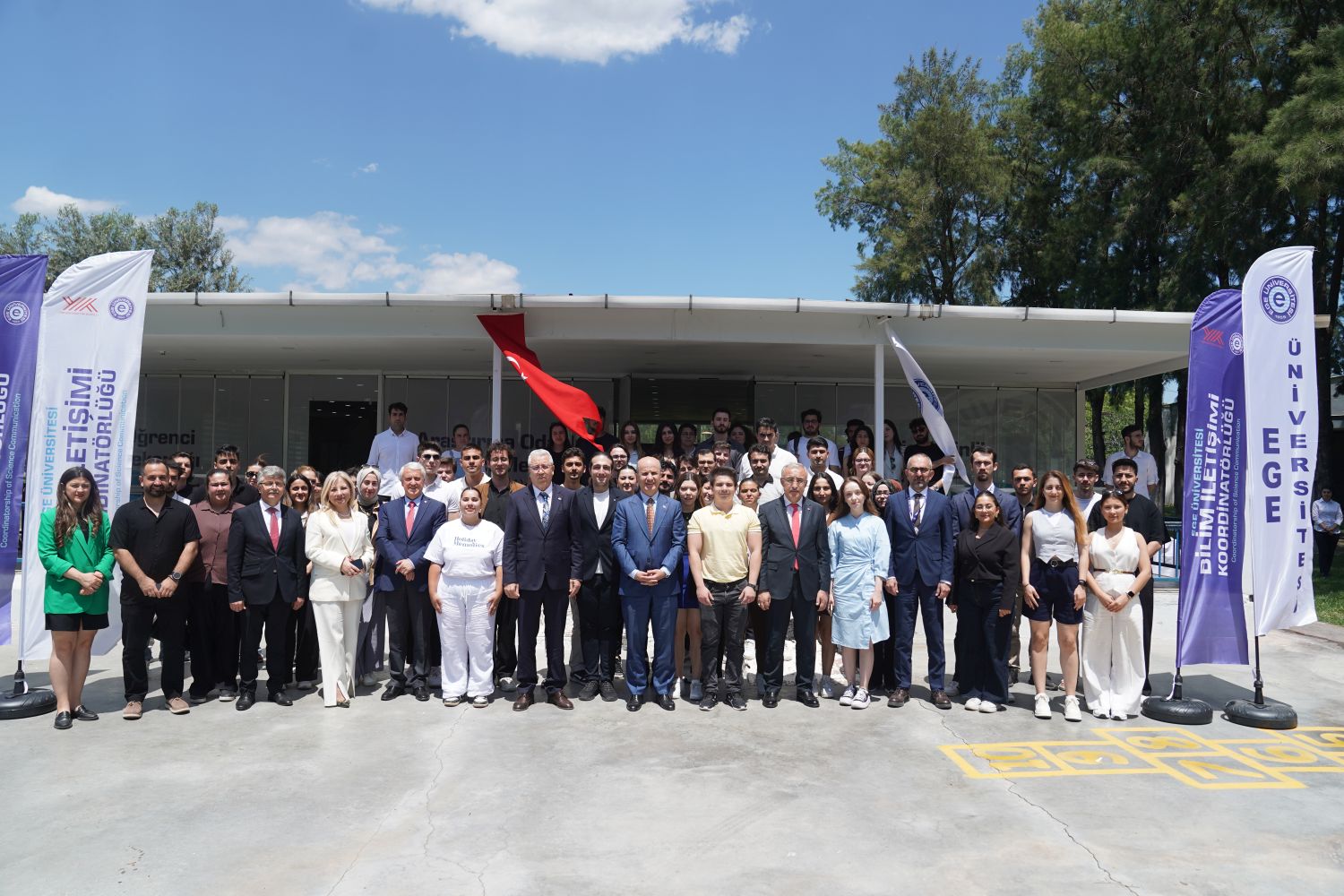  YÖK Başkanı Prof. Dr. Erol Özvar, Bilim İletişimi Ofisinde Egeli gençlerle buluştu