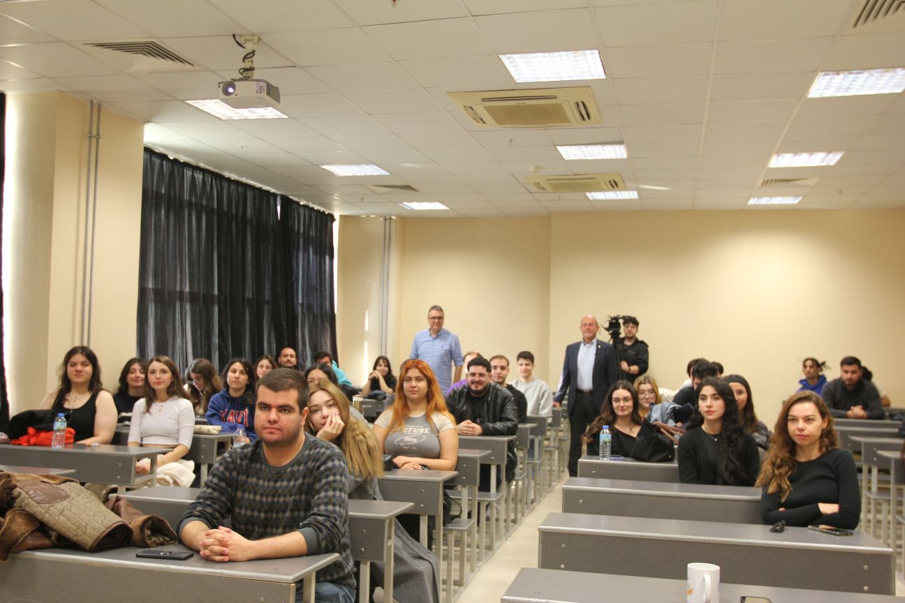 Yapımcı Güngör, Egeli öğrencilere program yapım sürecini anlattı