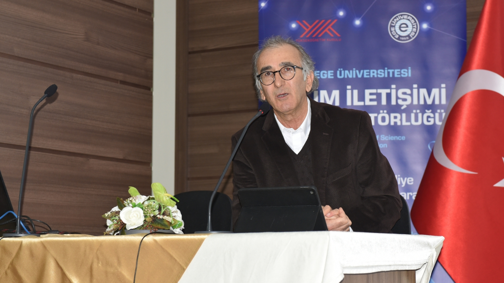 Prof. Dr. Gökçek, “Mehmet Akif ‘istiklal’ ruhunun edebi bayraktarlığını üstlenmiştir”