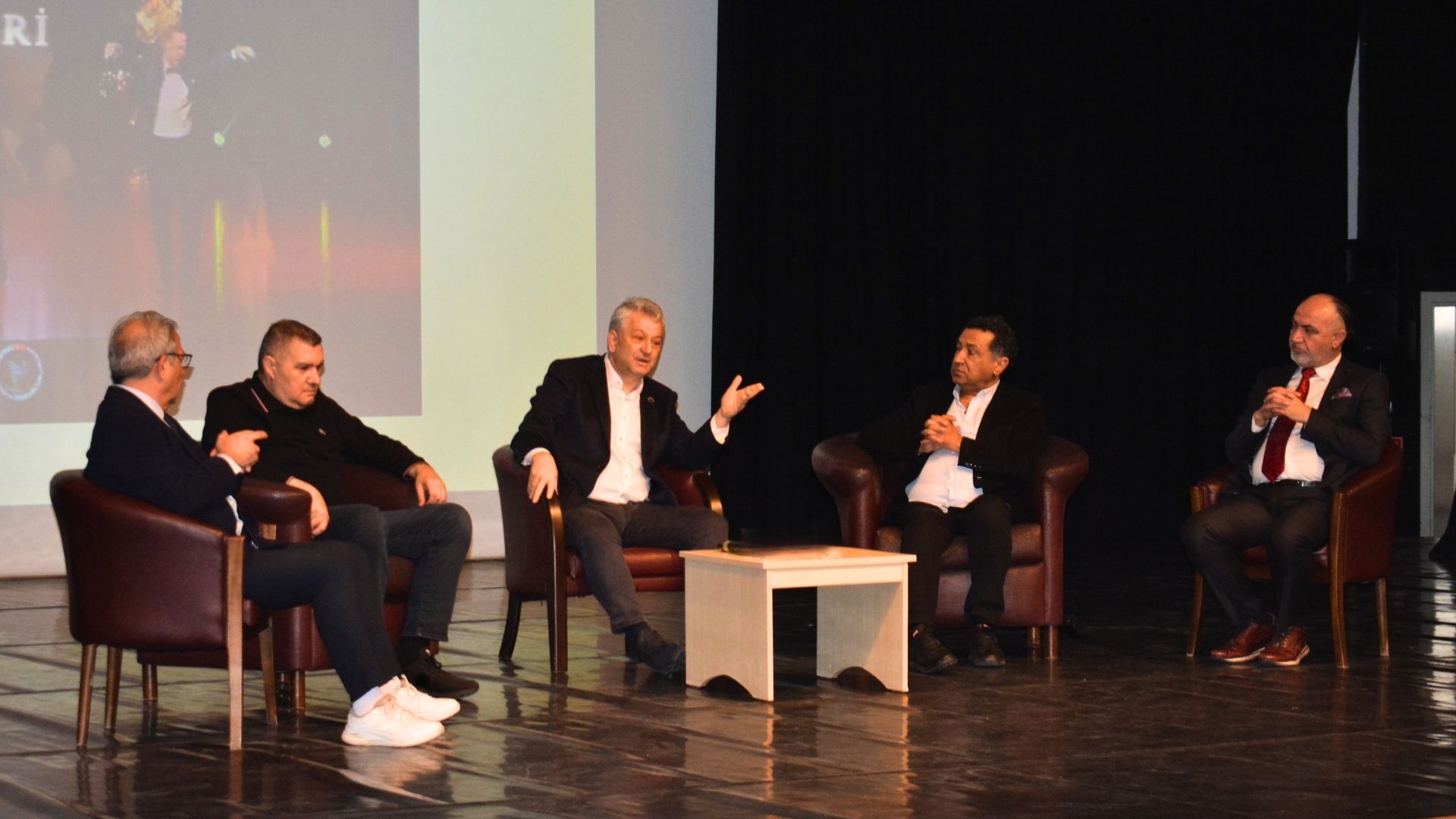 Türkiye Halk Oyunları Federasyonu Başkanı Hüseyin Güler EÜ’ye konuk oldu