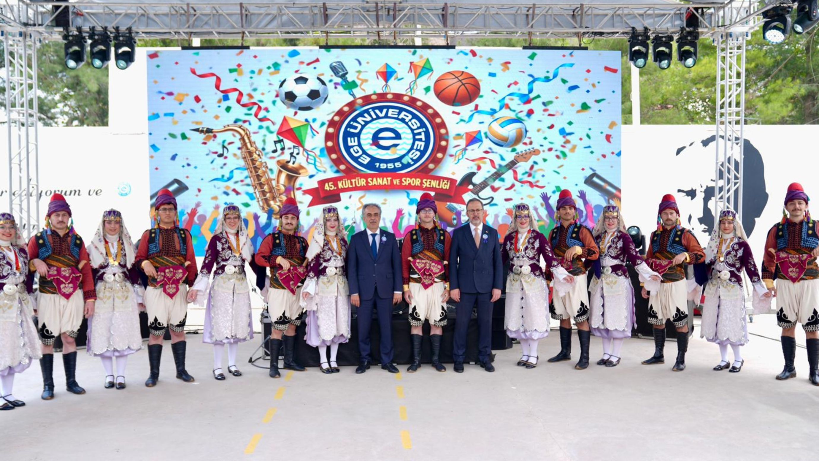 Egeli öğrenciler baharı “Şenlikle” karşıladı