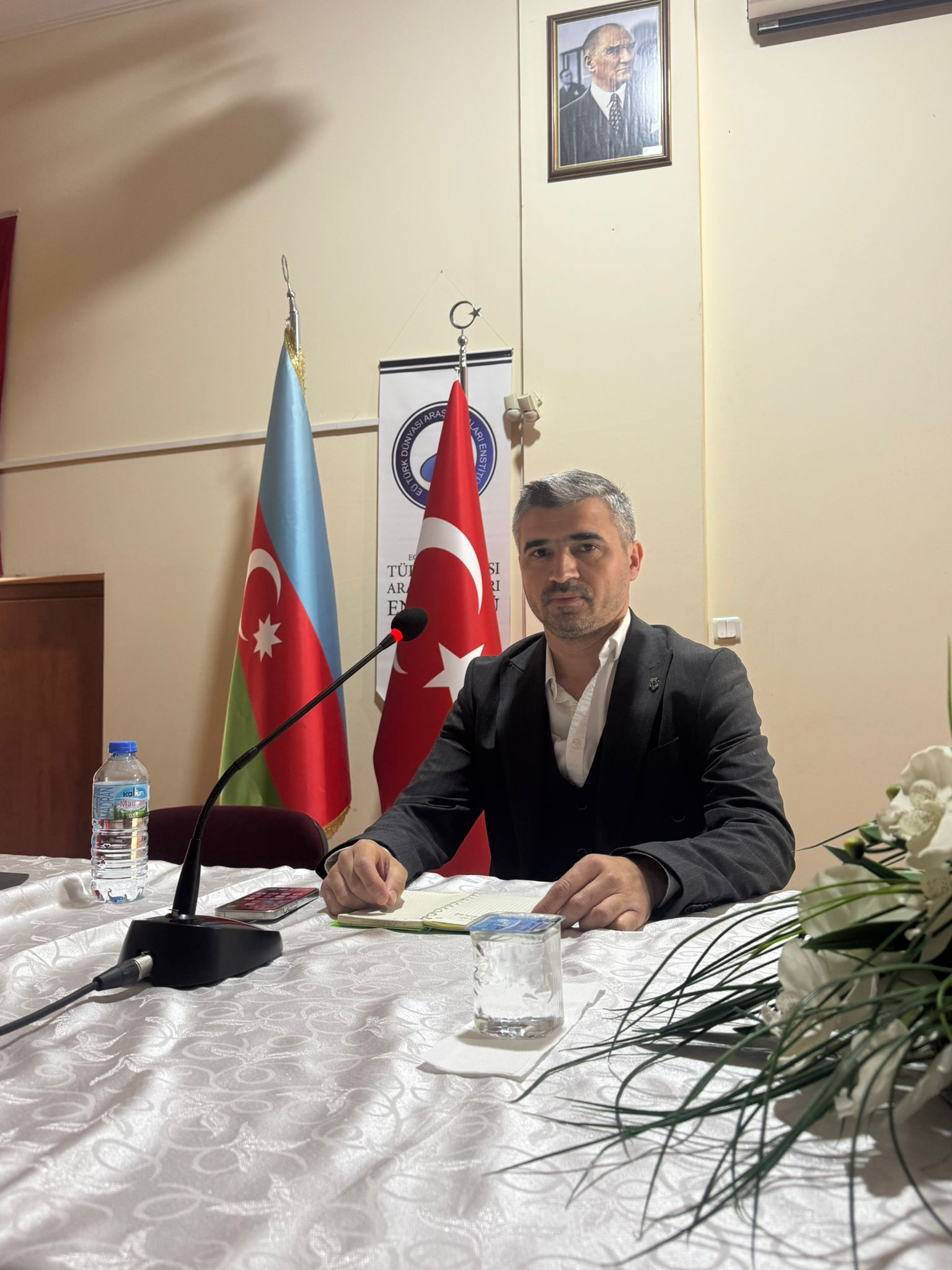 Usta Yönetmen Valeh Ahmedov EÜ’de genç yeteneklerle buluştu