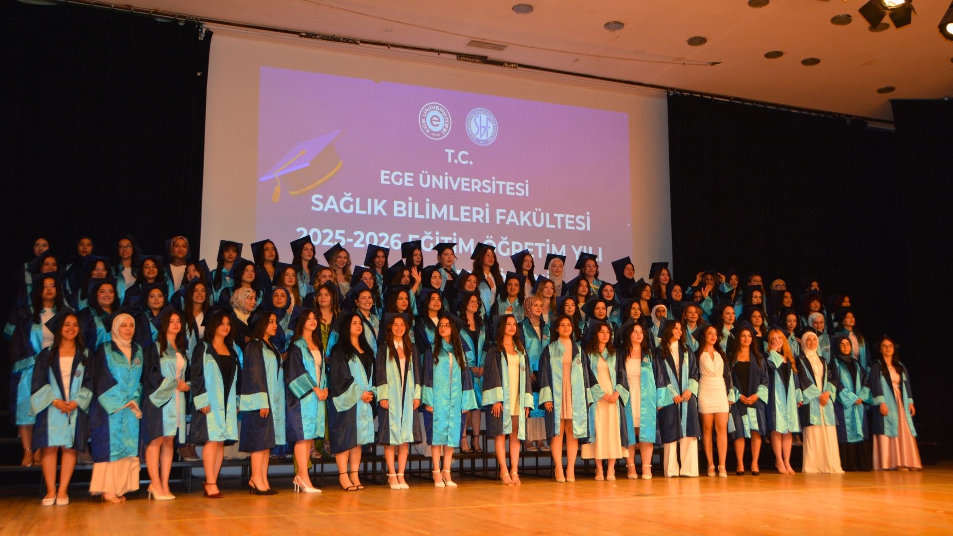 Ege Üniversitesi Sağlık Bilimleri Fakültesi mezunlarını uğurladı