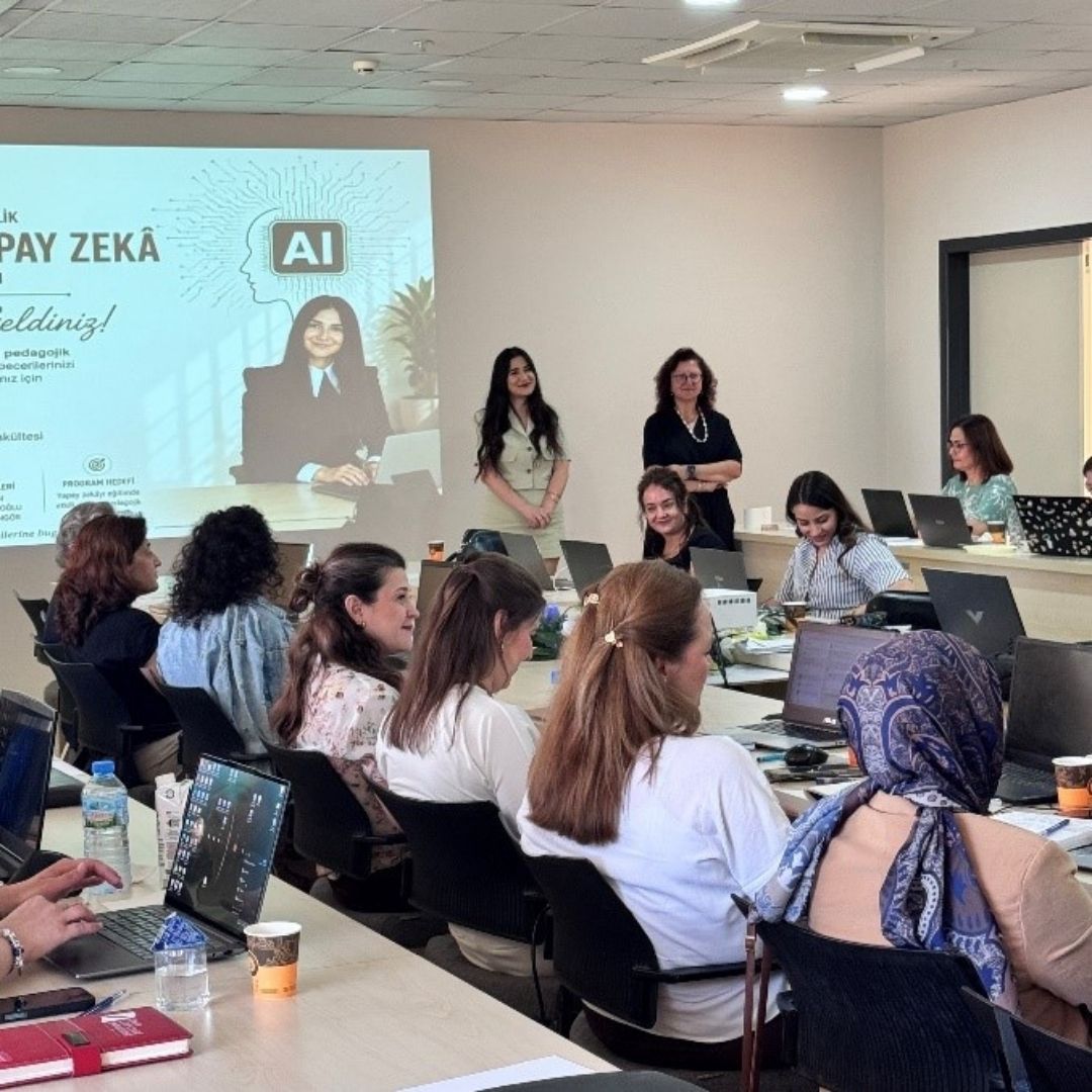 Hemşire Eğitimcileri Yapay Zekâ ile Geleceğe Hazırlanıyor