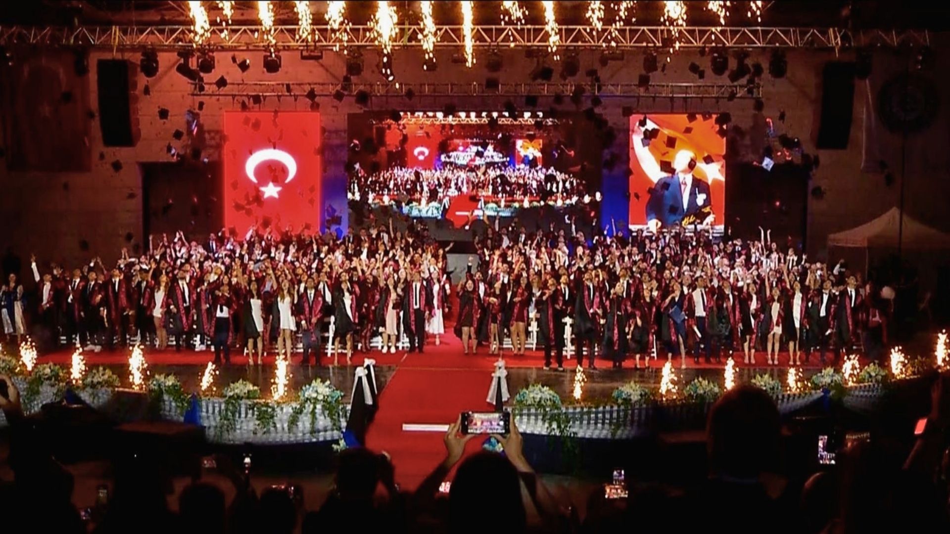 Ege Tıp’tan sağlık ordusuna 322 yeni hekim uğurlandı