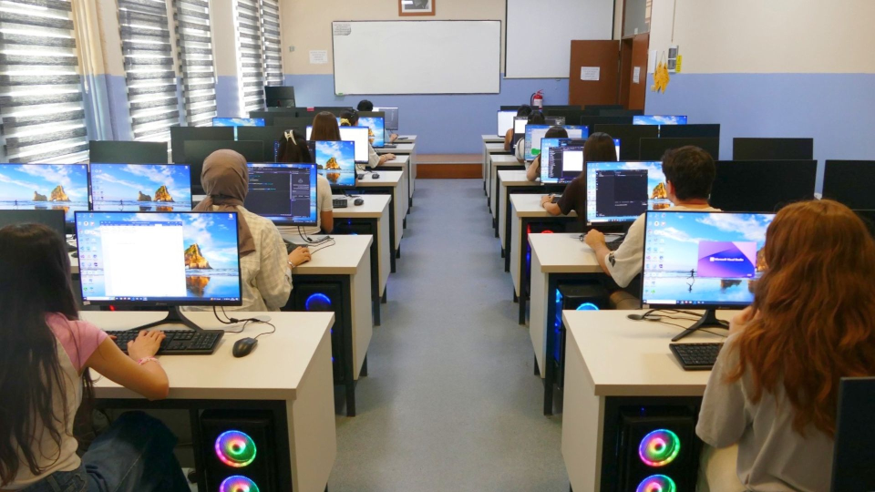Ege Meslek Yüksekokulunda geleceğin nitelikli teknikerleri yetişiyor