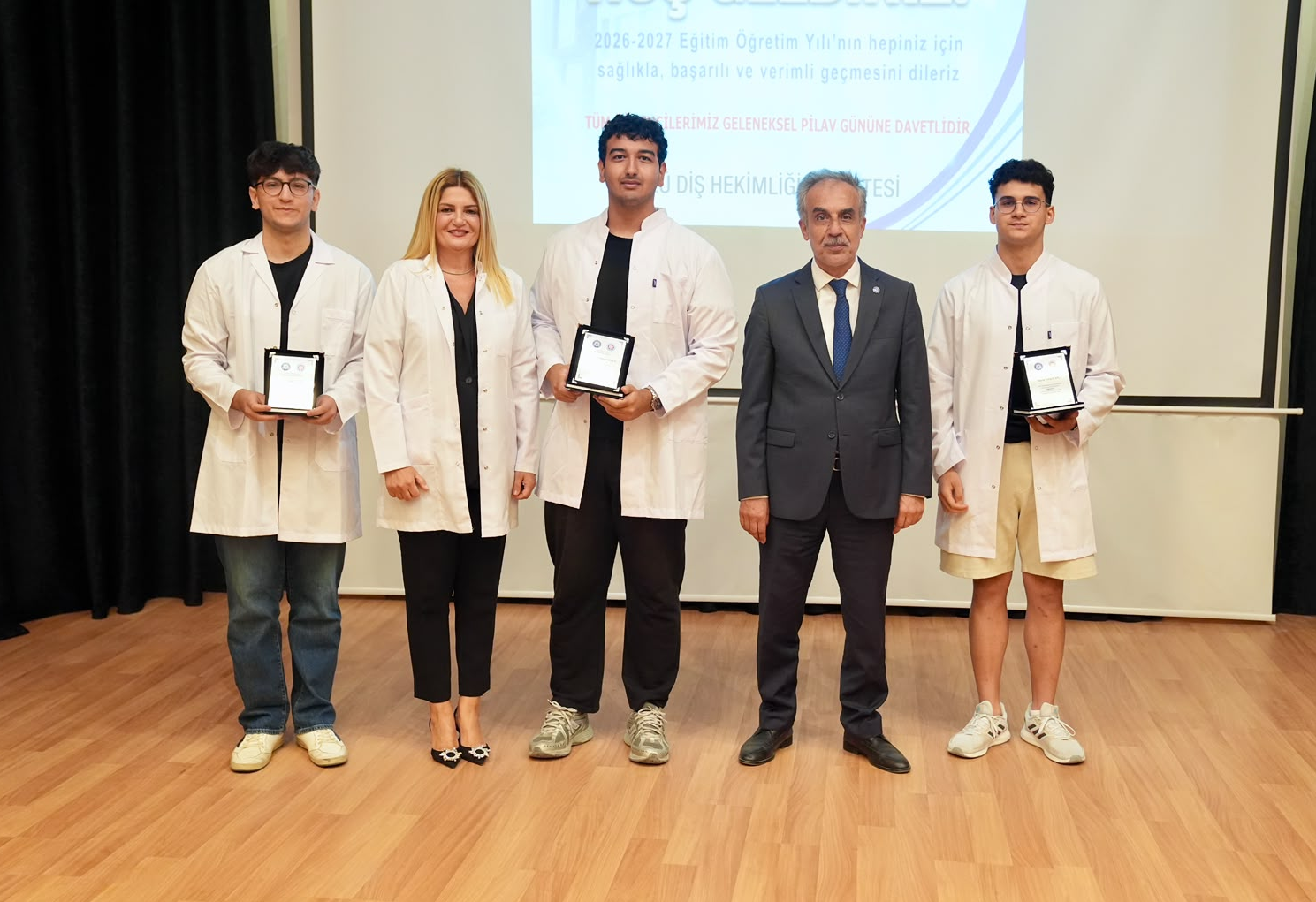 EÜ’de geleceğin diş hekimleri beyaz önlüklerini giydi