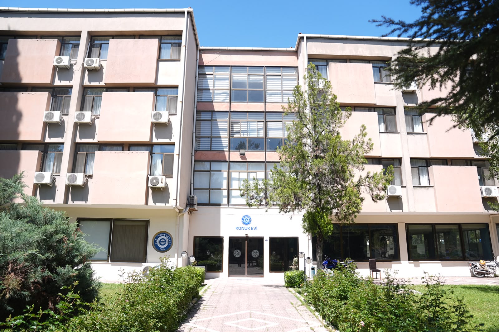 Konforun ve lezzetin adresi: EÜ Konukevi Restoranı