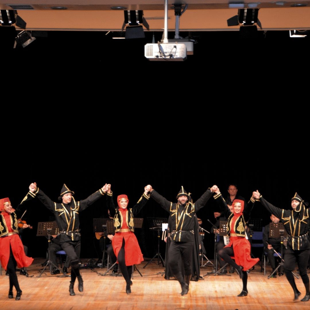 EÜ’de Türk dünyasının ortak ezgileri ve dansları sahnelendi